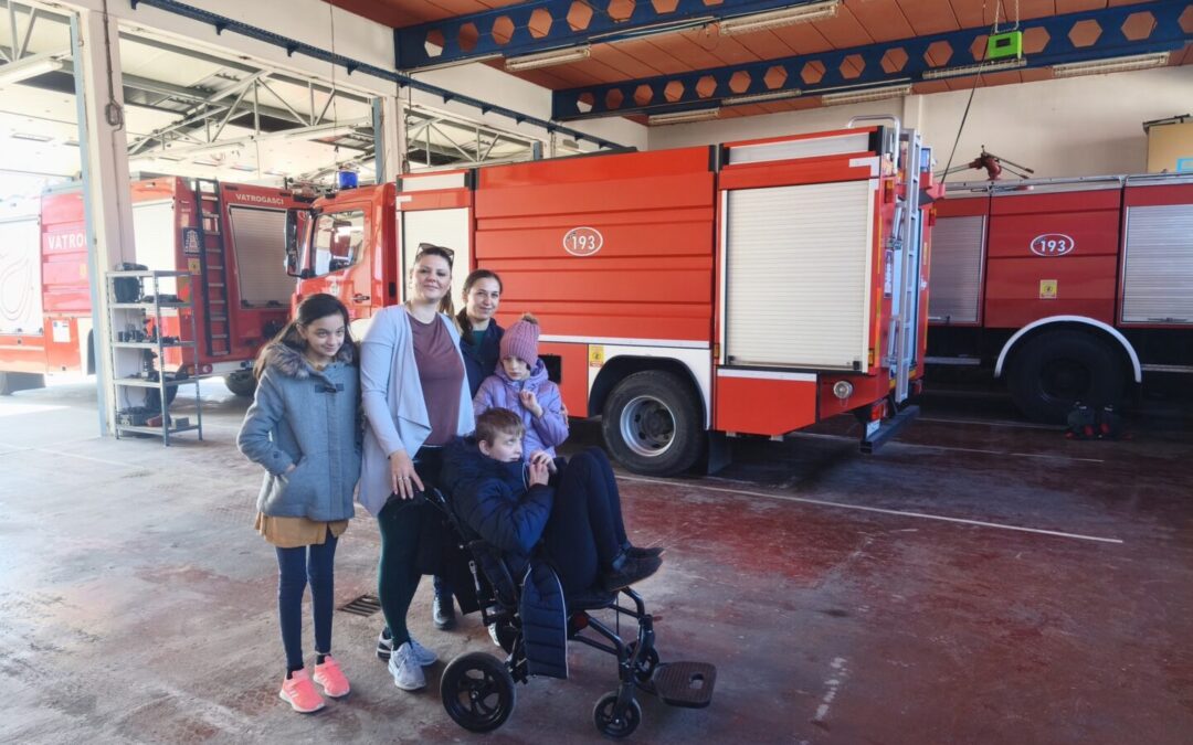 Vatru gasi, brata spasi!